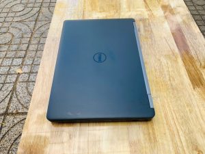 ở hữu thiết kế tinh tế với khung kim loại chắc chắn, không chỉ tạo cảm giác sang trọng mà còn bảo vệ thiết bị khỏi va đập